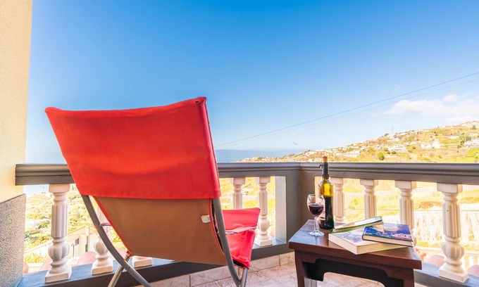 Canhas Apartamento | Casa Por do Sol, tome el sol aquí en nuestra cálida terraza.