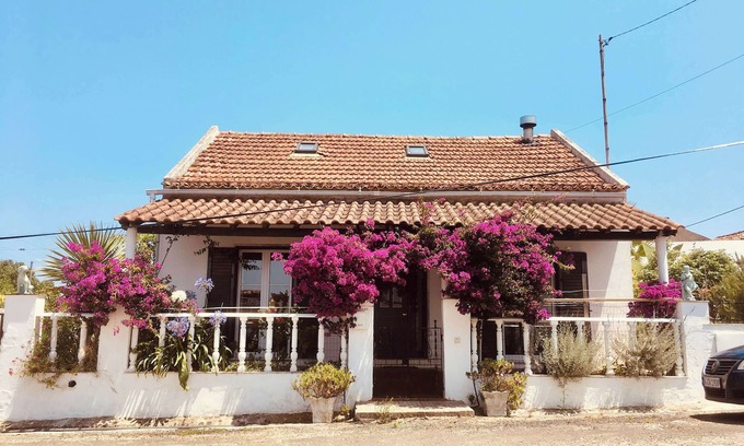 Lourinha Casa | Casa Cao Verde Tranquilo refugio rural con barbacoa en el jardín y el mar cerca