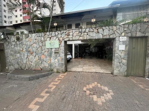 Goiania Casa | Casa Quintal Bueno! 5 quartos com ar split e internet ultra! Perto do melhor de Goiânia! Marista Parques Areião e Vaca Brava Hospital Premium Mater Dei Blue Fit Perdomo Goiânia Shopping!
