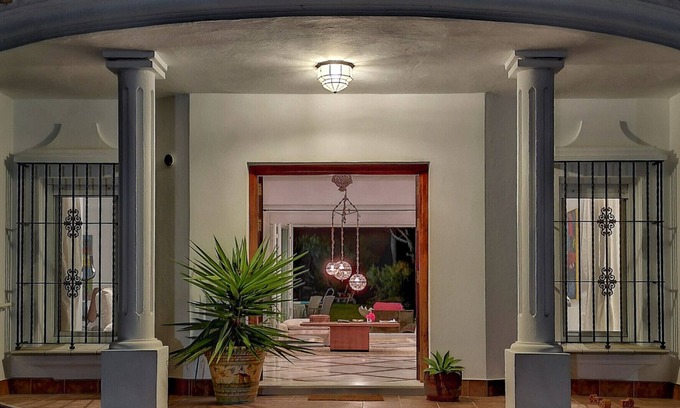 Cabo Roche Chalet De Esquí | Casa Rabat. Grandes espacios cómodos, playa 500m