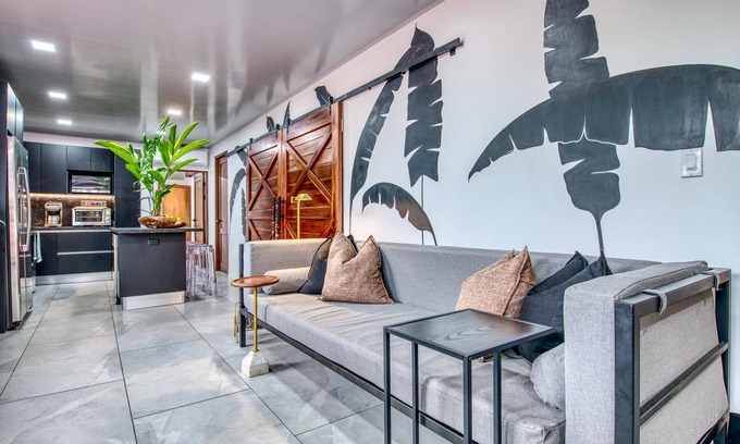 Limón Casa | CASA RAZAS - Beautiful Balcony Retreat for Six
