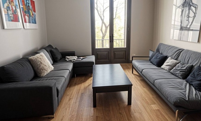 Ciutat Vella Apartamento | Casa Real - Modern 2 BR With A/C Near Plaza Real.