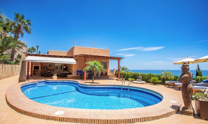 Ventanicas-El Cantal Villa | Casa Redonda Villa excepcional con piscina y panorámicas privadas vistas sobre el mar