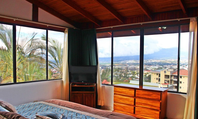Escazú Apartamento | Casa Reflejos City View