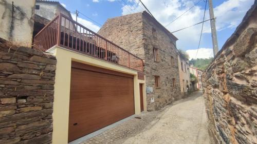 Proenca-a-Nova Casa | Casa Resineiro com Garagem e Terraço