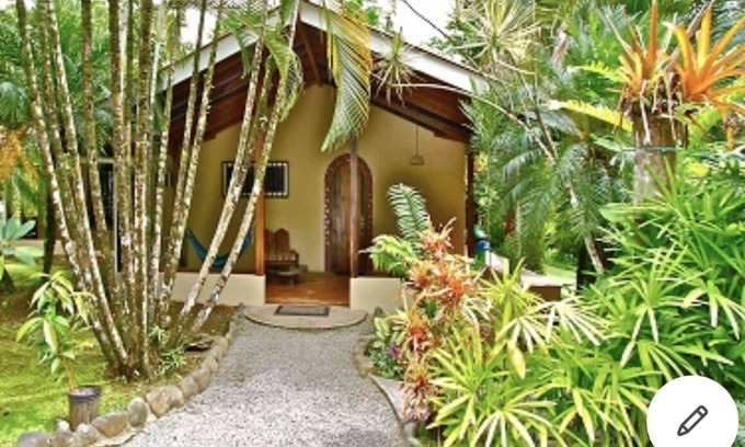 Pavones Casa | Casa Riviera- Walk to surf, tropical gardens, river access
