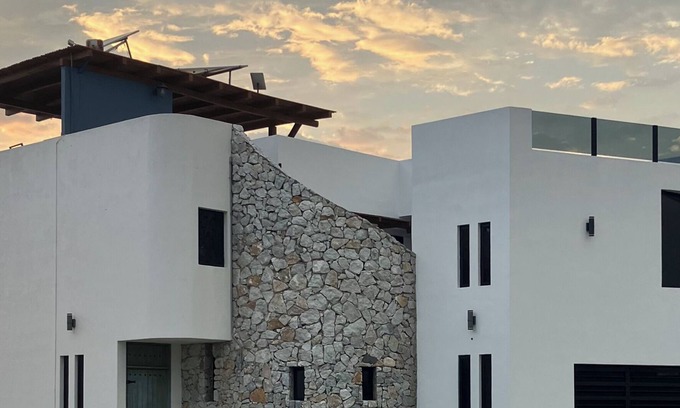 Barra de Navidad Casa | Comunidad cerrada de Casa Roca Blanca frente a la playa con piscina compartida