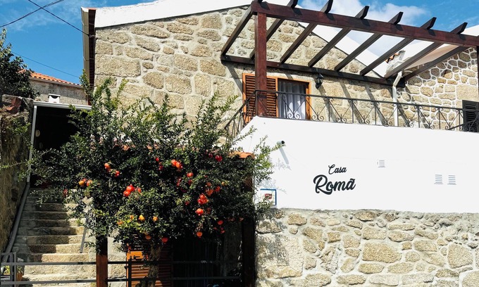 Celorico da Beira Cabaña | Casa Romã - Moradia em Pedra com Vista Para Parque Natural da Serra da Estrela