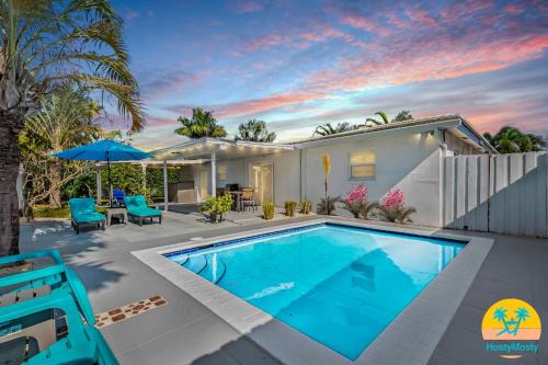 Harbor Village Casa | Casa Rosa 3 Bed 2 Bath with Pool & BBQ 5 Min to Beach