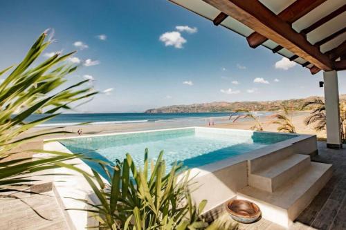 Las Escobas del Venado Casa | CASA ROSA 49’ - Playa Venao Beach