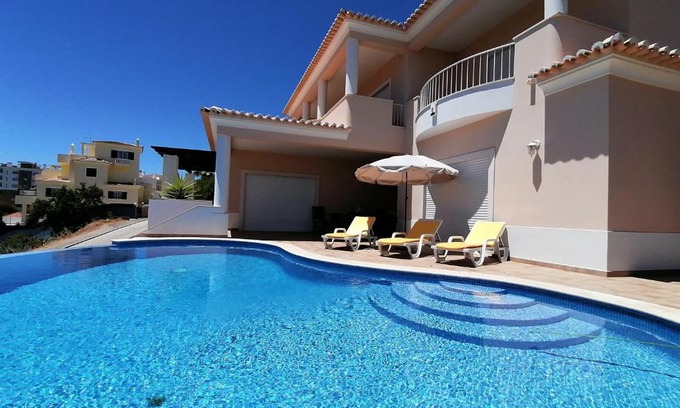 Lagos Villa | Casa Rosa