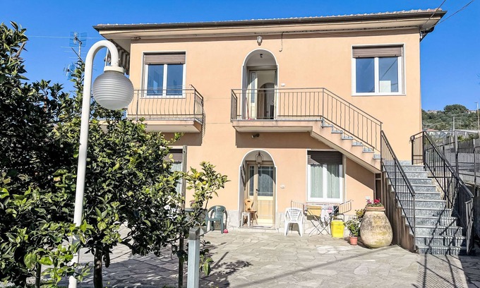 Artallo Apartamento | Casa Rosella by Interhome