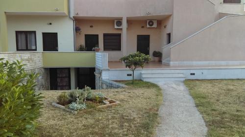 Muntic Apartamento | Casa Rossa