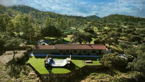 Llerena Casa | Casa Rural con skatepark y piscina " La Quijada del Lobo "