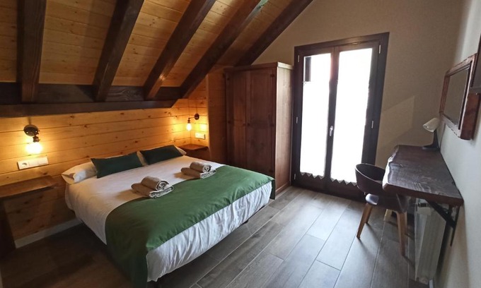 Isaba Casa | Casa rural ELURKOIA