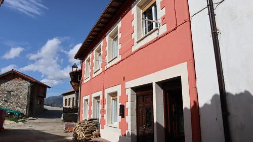 Santa Maria de Valdeón Casa | Casa Rural Cares