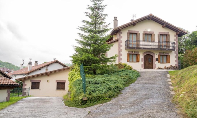 Bizkarreta-Gerendiain Casa | Casa rural Gibelea y Gibelea Txiki