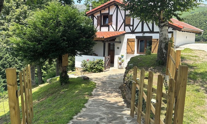 Quiros Cabina | Cabaña en la montaña con terreno independiente en Asturias, admitimos mascotas