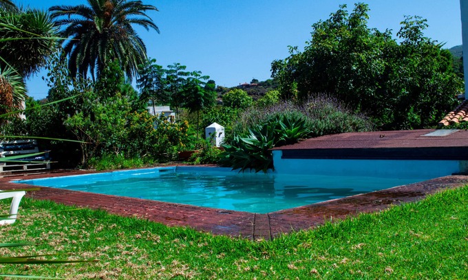 Breña Baja Casa | Casa Rural La Bodega con piscina y jardines ideal para familias y mascotas