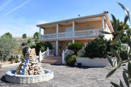 Castellnovo Casa | Casa Rural " La Bruja "