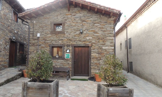 La Hiruela Casa | Casa rural La Fragua, situada en un pueblo de cuento La Hiruela