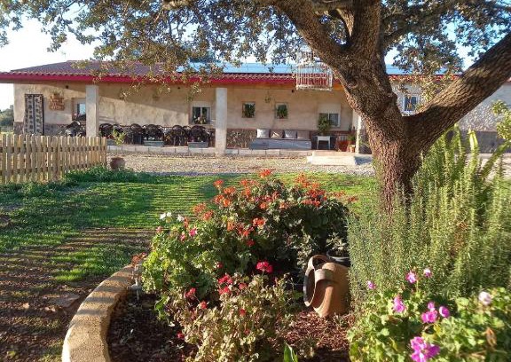 Valdecaballeros Casa | CASA RURAL LA HOJA EL VALLE