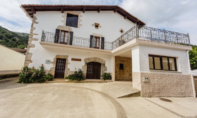 Egiarreta Casa | Casa Rural Zarranz para 22 personas cerca de Pamplona.