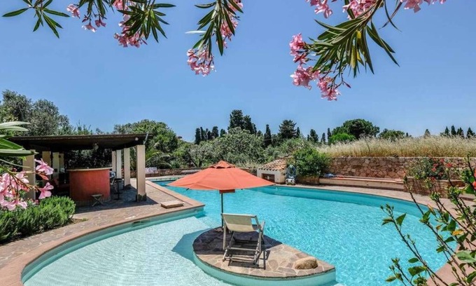 Chia Cabaña | Casa Rustico, gran piscina, a 350 metros de la playa, junto al río.