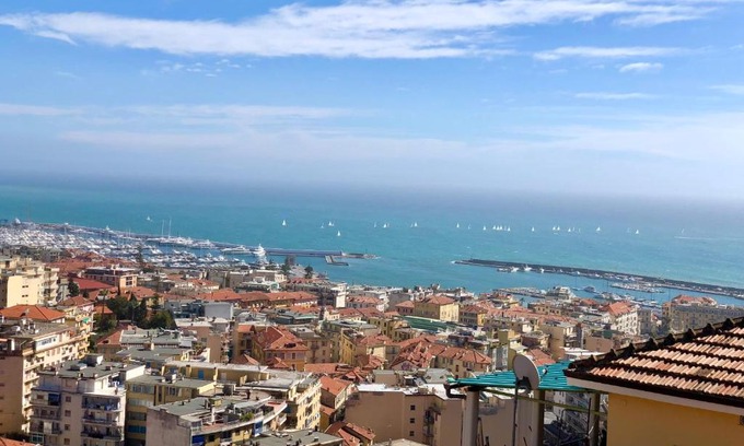 Sanremo Apartamento | Casa Sandra - Sanremo sea view, with garage