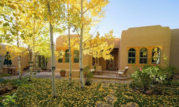 Arroyo Seco Casa | Casa Sara Adobe Home en camino a Taos Ski Valley, capacidad para 12