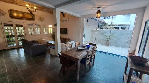 Camburi Casa | Casa sossegada ao lado da natureza e do mar