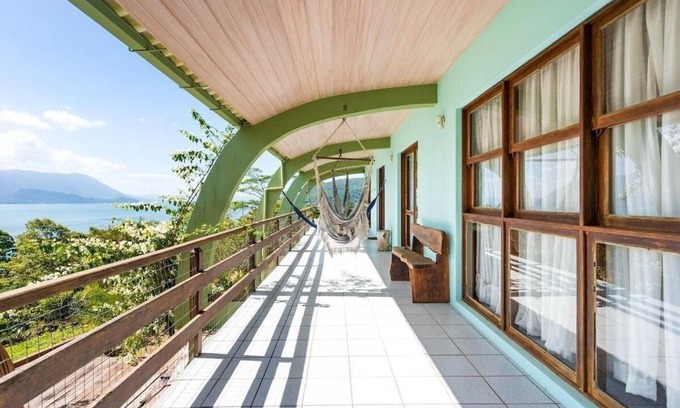 Florianopolis Casa | Casa super espaçosa com vista linda para o mar.