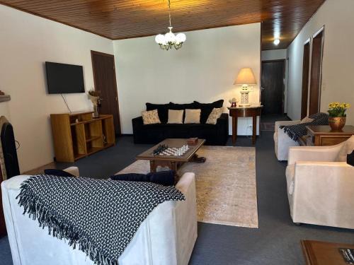 Vila Telma Casa | Casa térrea Bem localizada 3 quartos até 9 pessoas Campos Jordão famílias crianças