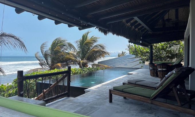Saladita Casa | Casa Tabachines. A beautiful oceanfront surf casa, minutes from the point break!