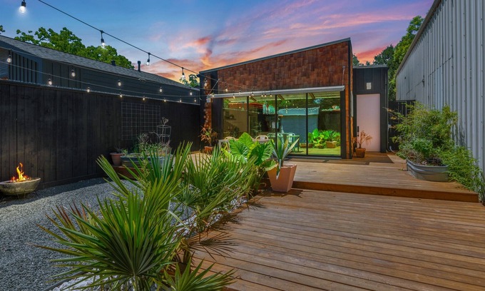 Garden Oaks Casa | Casa Tequilana Art Nouveau Bungalow - With private courtyard!