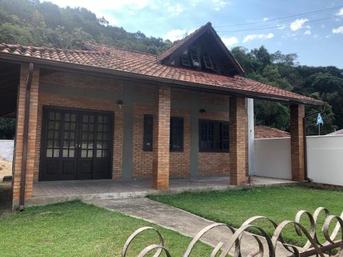 Governador Celso Ramos Casa | Casa Tijolinho a Vista - 150 mt praia