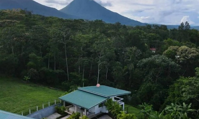 El Tanque Casa | Casa Toucan en La Fortuna - Private & Relaxing