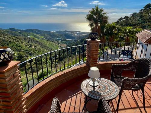 Sayalonga Casa | Casa Tranquila Apartment mit atemberaubendem Meerblick Balkon Incl Badezimmer