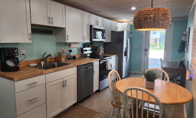 Mid Island Apartamento | Beachy Apartment. Se admiten perros Reserva ahora y para la temporada 2025