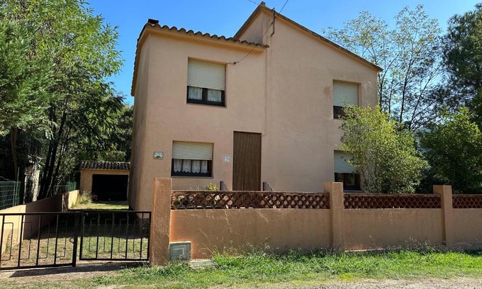 Albanya Casa | Casa Trianó entre montañas, río y cielo de estrellas