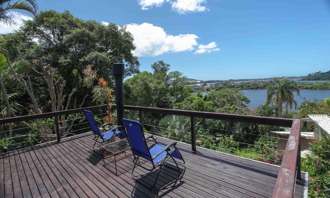 Lagoa da Conceicao Casa | Casa de artista única con el telón de fondo del bosque e impresionantes vistas al lago