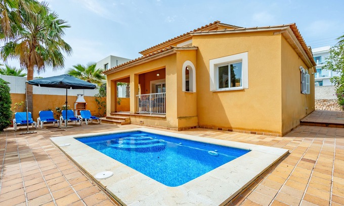 Cala Llombards Chalet De Esquí | Casa Tulipa by dracmallorca