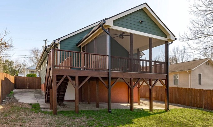 Durham Casa | Casa Verde- Minutes to Duke and Downtown-Fire pit-Fenced yard
