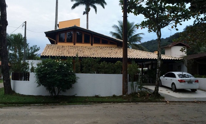 Pedra Verde Casa | Casa Verde Stone with pool 5 bedrooms 14 foot wood burning stove barbecue wifi Cable