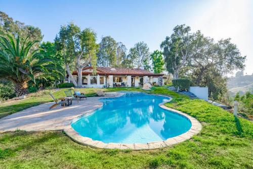 Fallbrook Casa | Casa Via Zara - Sweeping Mountain Views with Pool
