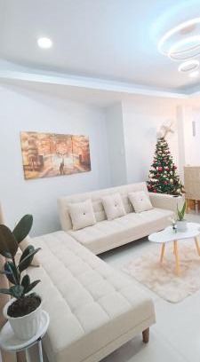 Cabuyao Casa | Casa Viana - Modern House Upto 300mbps Wi-fi with Netflix, FREE Parking