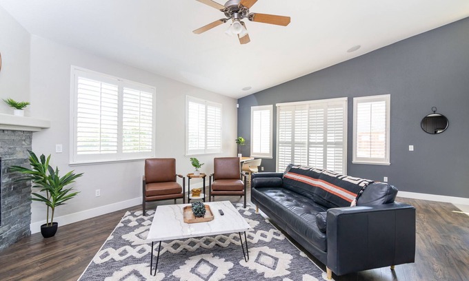 Elk Grove Casa | Casa Villa Nueva - Comfortable, Spacious & Refreshing