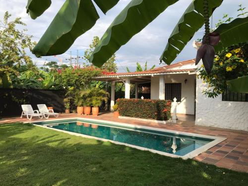 Melgar Villa | Casa Villa Rosita con piscina privada!