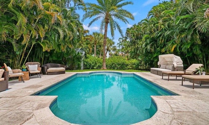 Southside Casa | Casa Washington - Heated Pool, Mins to DT + Beach