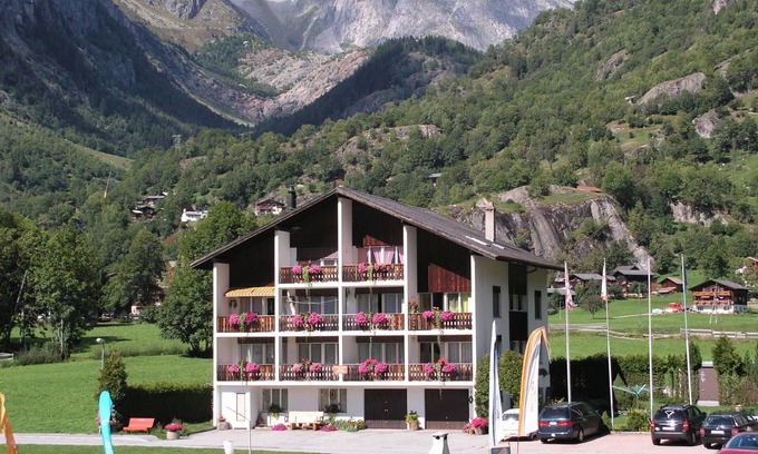 Reckingen Apartamento | Casa Yolanda 1. OG Süd by Interhome